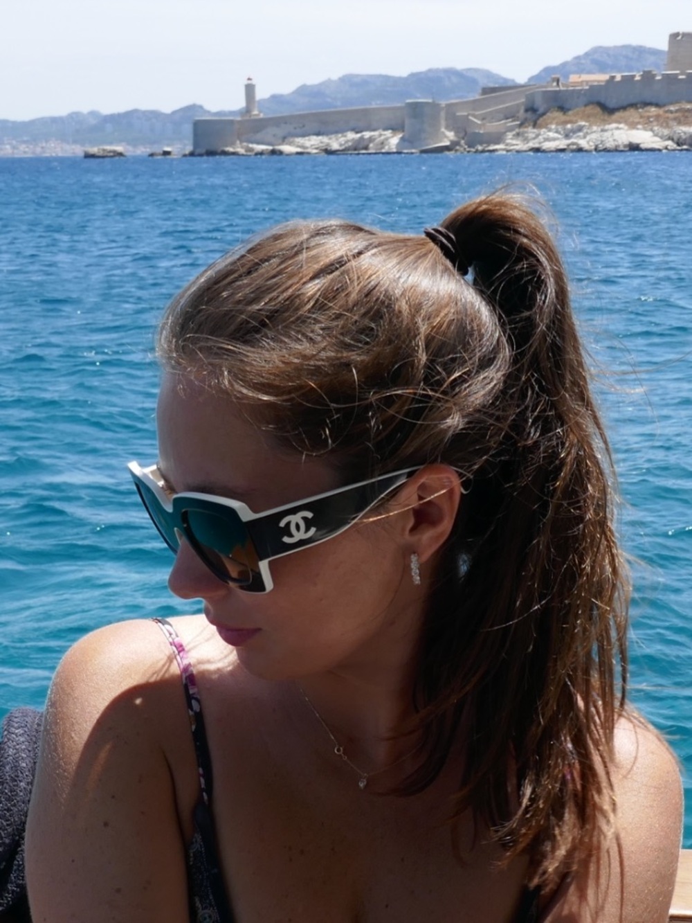 CHANEL Black Sunglasses with White Trim and Gradient Lenses